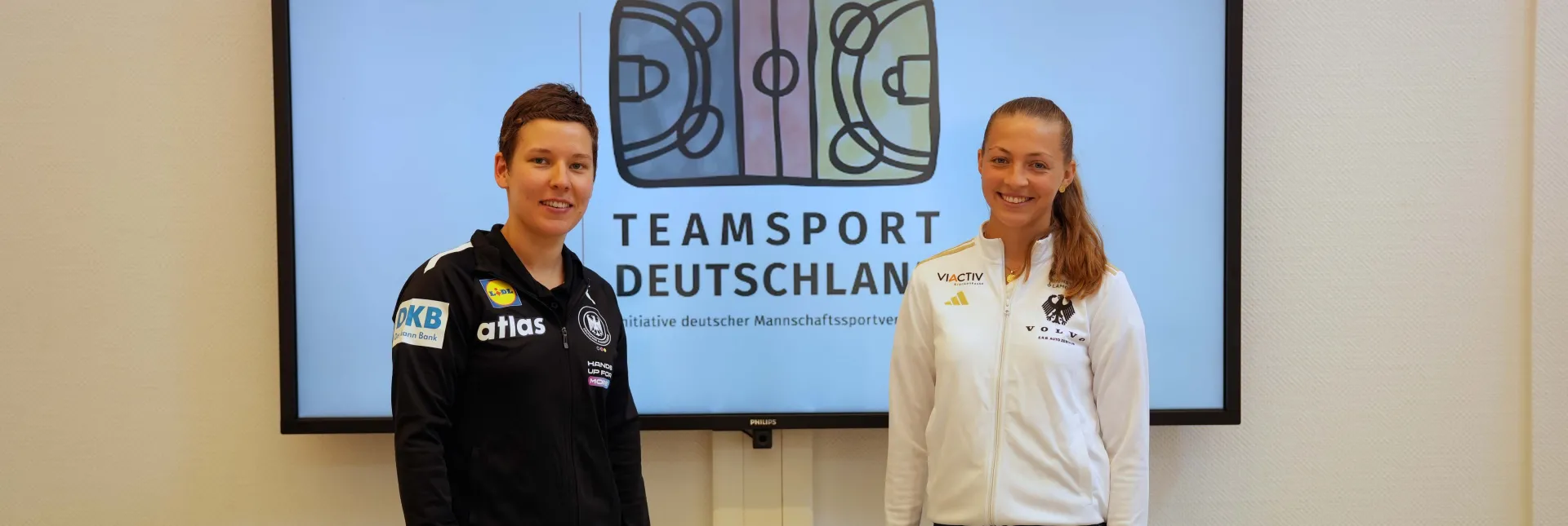 Alina Grijseels (links) und Sophia Schwabe im Austausch. - Foto: DHB