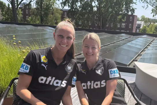 Xenia Smits und Antje Döll beim Medientermin in Rotterdam. - Foto: Laurin Melms