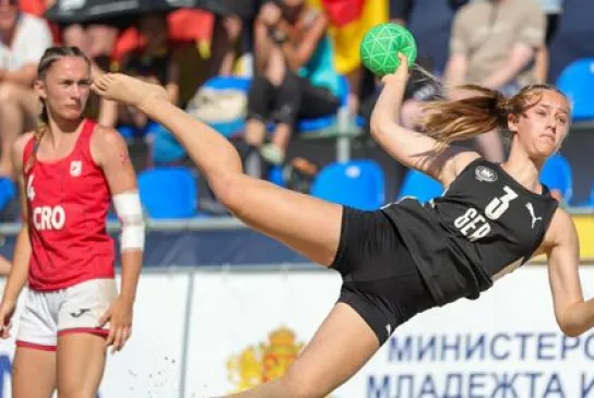 Girls3_116-zu-be.jpg Girls3_116-zu-be.jpg